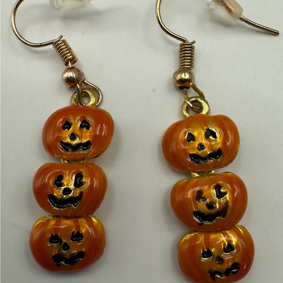 710-Two Halloween Costume Jewelry Hook Earrings And Hair Clips - Picture 5 of 6